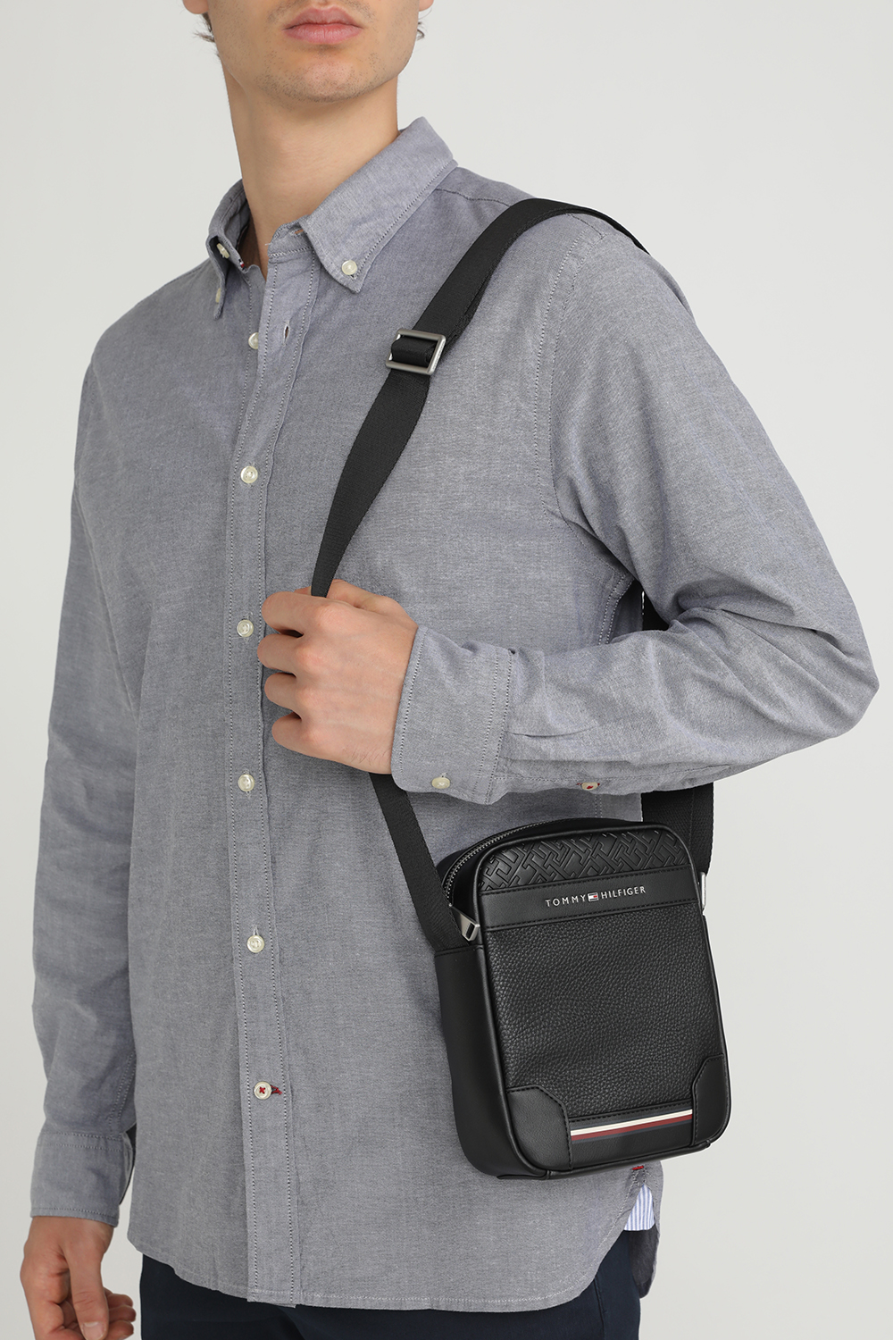 תמונת כל הלוק של תיק צד